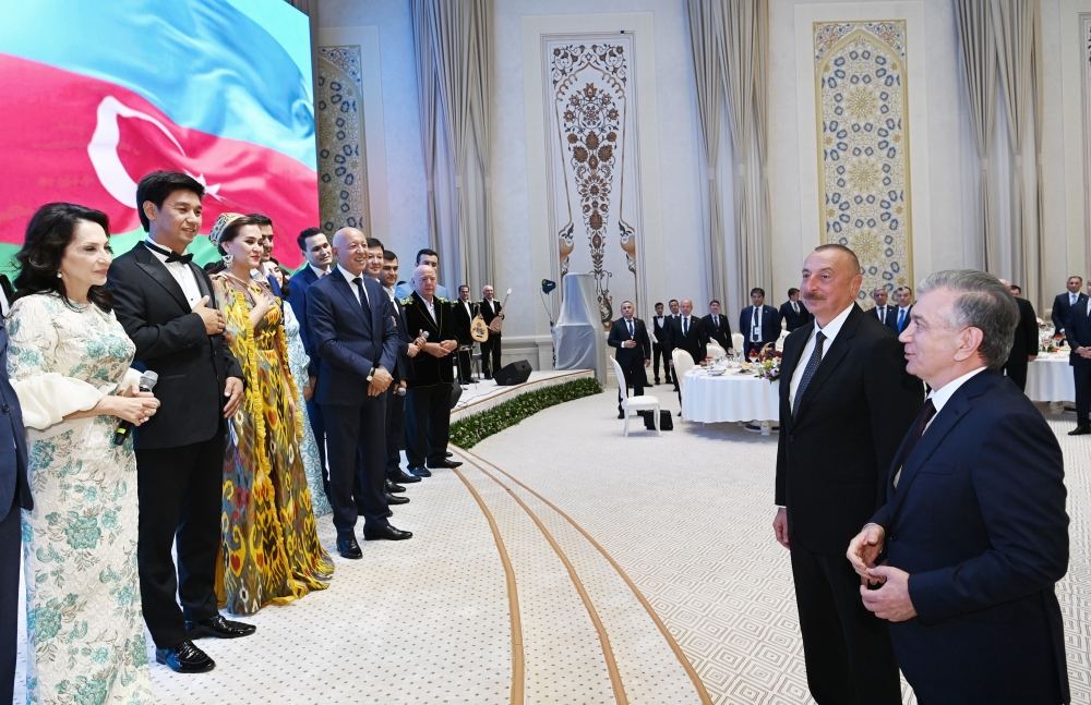 В честь Президента Ильхама Алиева от имени Президента Шавката Мирзиёева дан официальный прием (ФОТО/ВИДЕО)