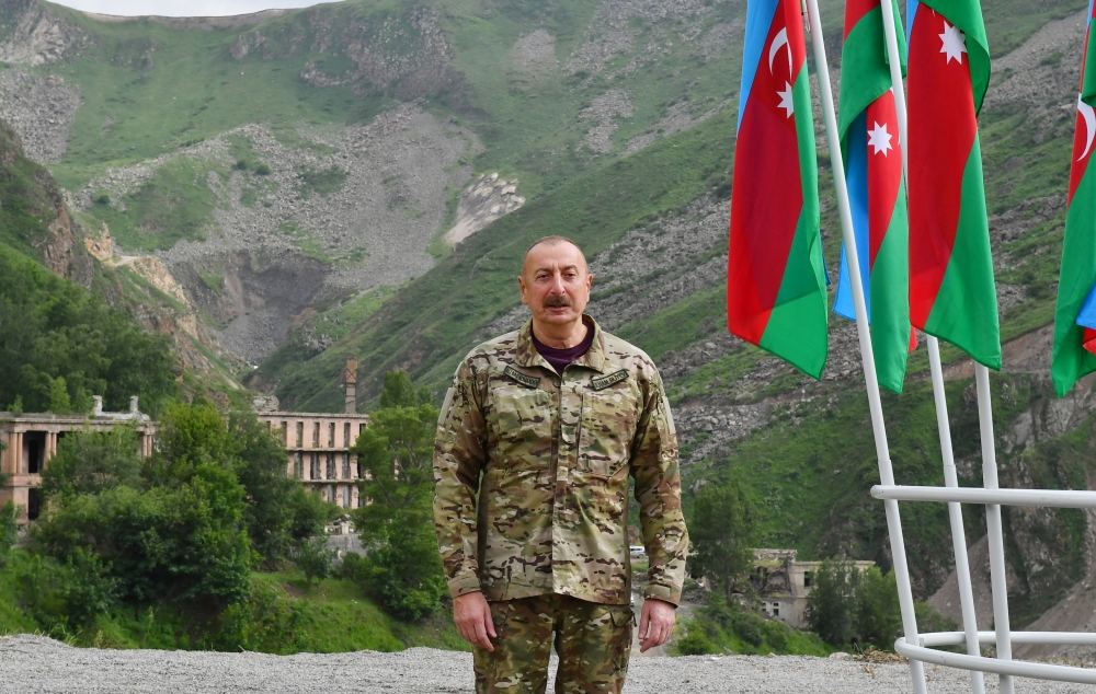 Президент Ильхам Алиев совершил поездку в Гейгельский, Кяльбаджарский и Лачинский районы (ФОТО/ВИДЕО)