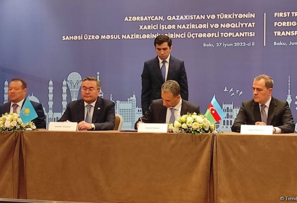 Azerbaijani, Turkish and Kazakh FMs sign co-op declaration in Baku (PHOTO)