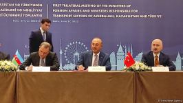 В Баку главы МИД Азербайджана, Турции и Казахстана подписали декларацию о сотрудничестве (ФОТО)
