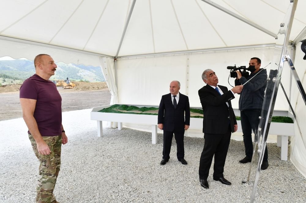 Президент Ильхам Алиев ознакомился со строительством Лачинского международного аэропорта (ФОТО/ВИДЕО)