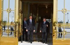 Президент Ильхам Алиев прибыл с визитом в Туркменистан (ФОТО/ВИДЕО)