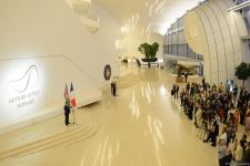 В Центре Гейдара Алиева состоялось открытие экспозиции всемирно известного французского фотографа "Внутренняя Одиссея Резы" (ФОТО)
