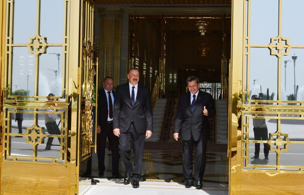 Президент Ильхам Алиев прибыл с визитом в Туркменистан (ФОТО/ВИДЕО)