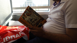 На утреннем рейсе электропоезда Баку-Сумгайыт прошел книжный флешмоб (ФОТО/ВИДЕО)