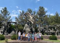 Любовь сделала его отшельником в пустыне - история в Гяндже (ФОТО)