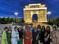 Любовь сделала его отшельником в пустыне - история в Гяндже (ФОТО)