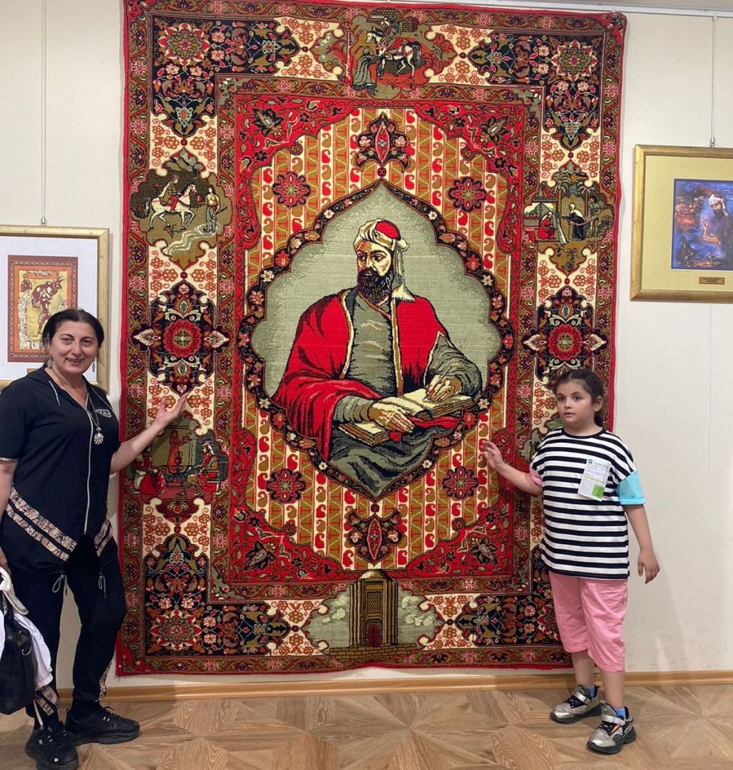 Любовь сделала его отшельником в пустыне - история в Гяндже (ФОТО)