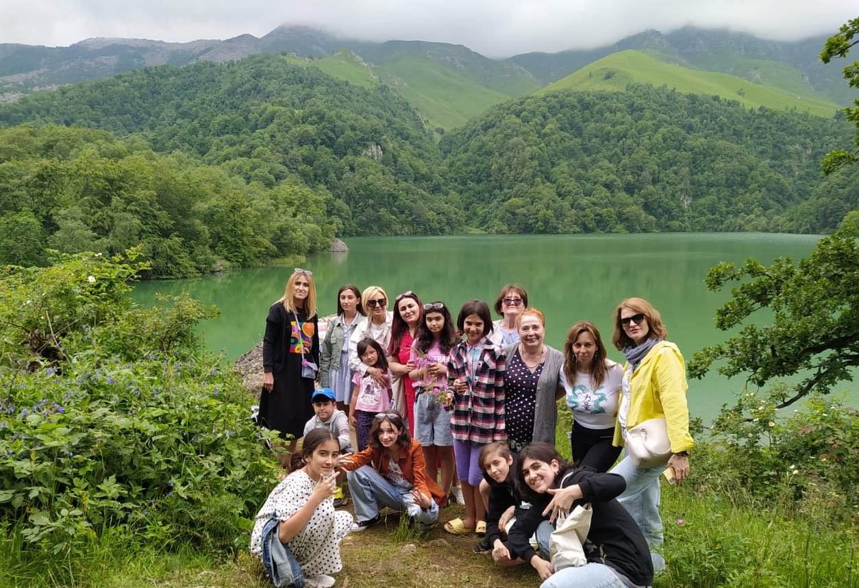 Любовь сделала его отшельником в пустыне - история в Гяндже (ФОТО)