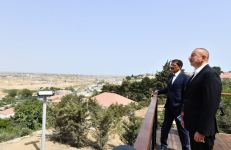 President Ilham Aliyev views landscaping work carried out in Baku's Ramana settlement (PHOTO/VIDEO)