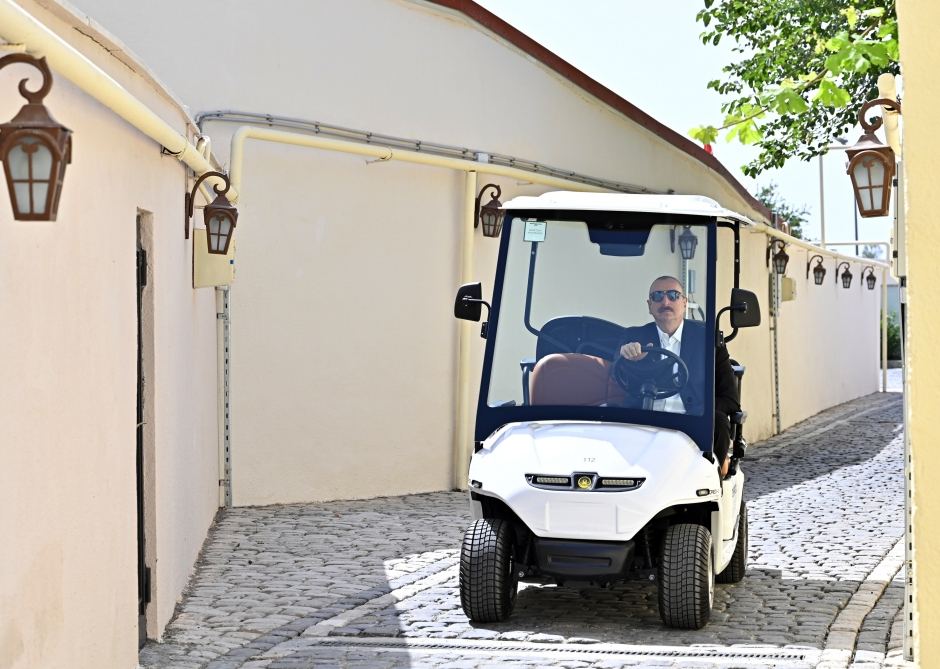 President Ilham Aliyev views landscaping work carried out in Baku's Ramana settlement (PHOTO/VIDEO)