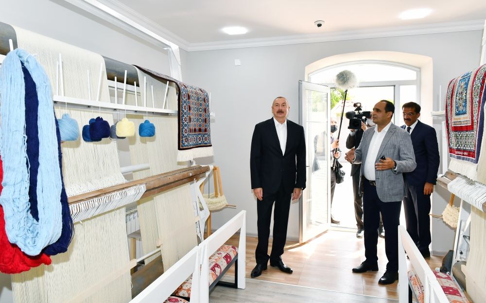 President Ilham Aliyev views landscaping work carried out in Baku's Ramana settlement (PHOTO/VIDEO)