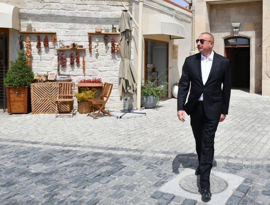 President Ilham Aliyev views landscaping work carried out in Baku's Ramana settlement (PHOTO/VIDEO)