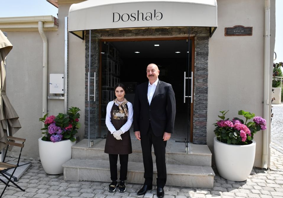 President Ilham Aliyev views landscaping work carried out in Baku's Ramana settlement (PHOTO/VIDEO)