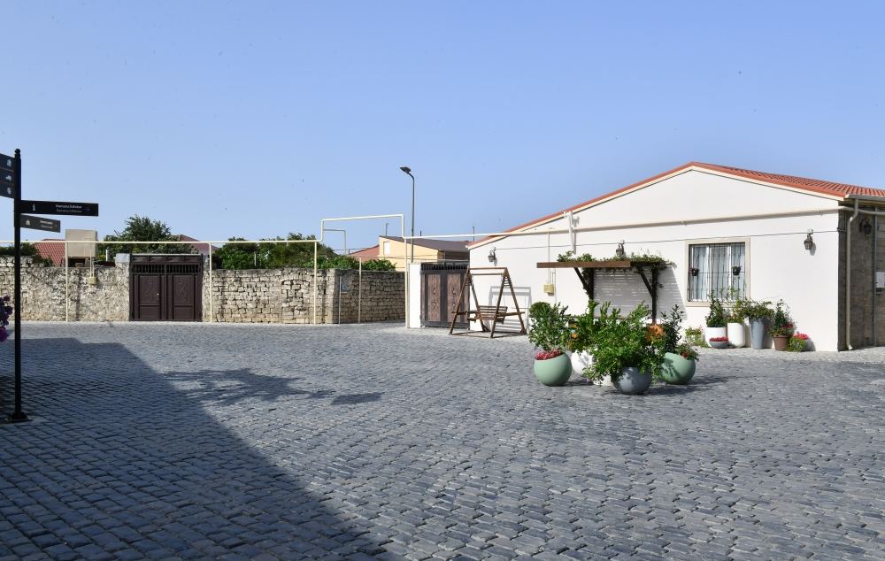 President Ilham Aliyev views landscaping work carried out in Baku's Ramana settlement (PHOTO/VIDEO)