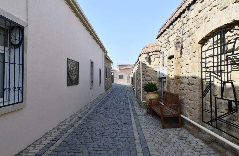 President Ilham Aliyev views landscaping work carried out in Baku's Ramana settlement (PHOTO/VIDEO)
