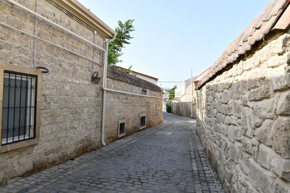 President Ilham Aliyev views landscaping work carried out in Baku's Ramana settlement (PHOTO/VIDEO)