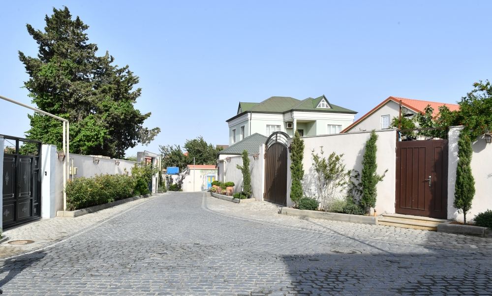 President Ilham Aliyev views landscaping work carried out in Baku's Ramana settlement (PHOTO/VIDEO)