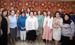Шушинскому филиалу Музея ковра передан ценный экспонат, сотканный 90 лет назад (ФОТО)