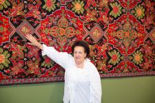 Шушинскому филиалу Музея ковра передан ценный экспонат, сотканный 90 лет назад (ФОТО)
