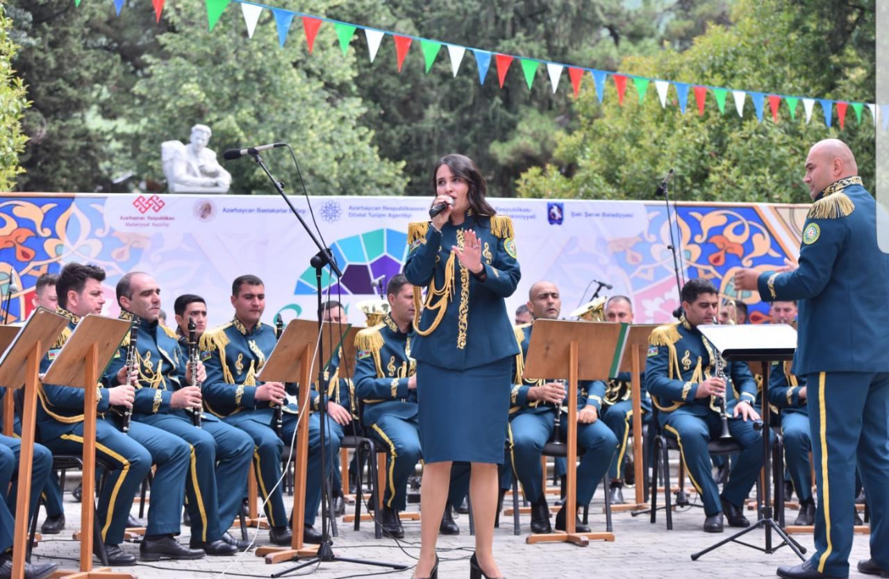 Большой праздник в Шеки – День города, международный фестиваль, красота архитектуры (ФОТО)