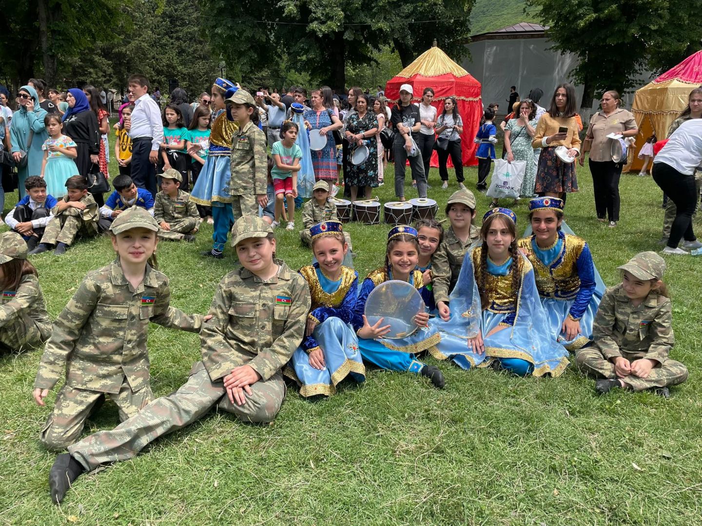 Большой праздник в Шеки – День города, международный фестиваль, красота архитектуры (ФОТО)