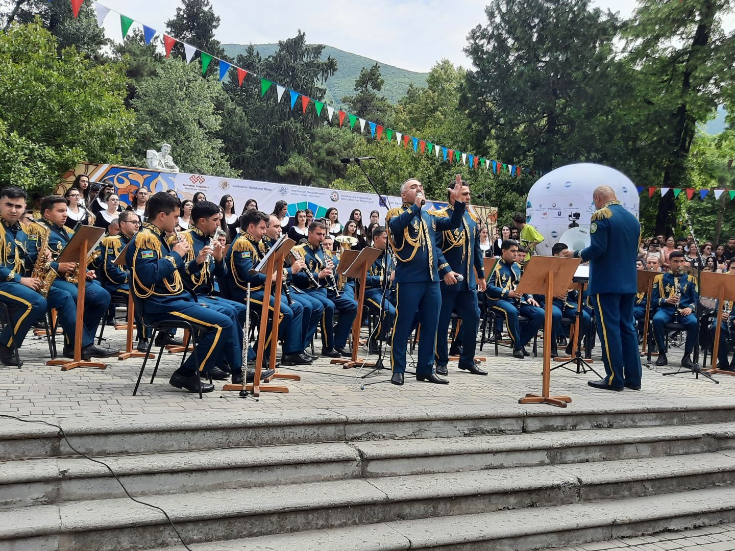 Большой праздник в Шеки – День города, международный фестиваль, красота архитектуры (ФОТО)