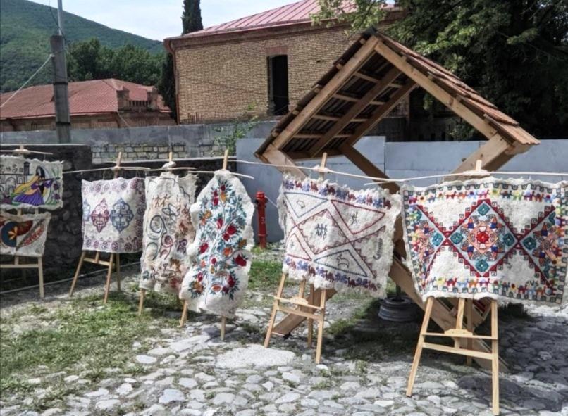 Большой праздник в Шеки – День города, международный фестиваль, красота архитектуры (ФОТО)