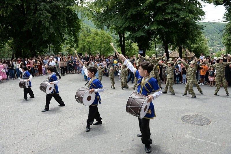 Большой праздник в Шеки – День города, международный фестиваль, красота архитектуры (ФОТО)