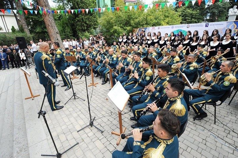 Большой праздник в Шеки – День города, международный фестиваль, красота архитектуры (ФОТО)