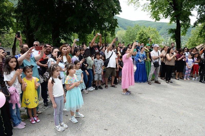Большой праздник в Шеки – День города, международный фестиваль, красота архитектуры (ФОТО)