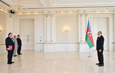 President Ilham Aliyev receives credentials of incoming ambassador of Czech Republic (PHOTO/VIDEO)