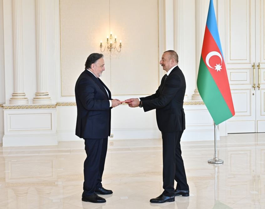 President Ilham Aliyev receives credentials of incoming ambassador of Czech Republic (PHOTO/VIDEO)