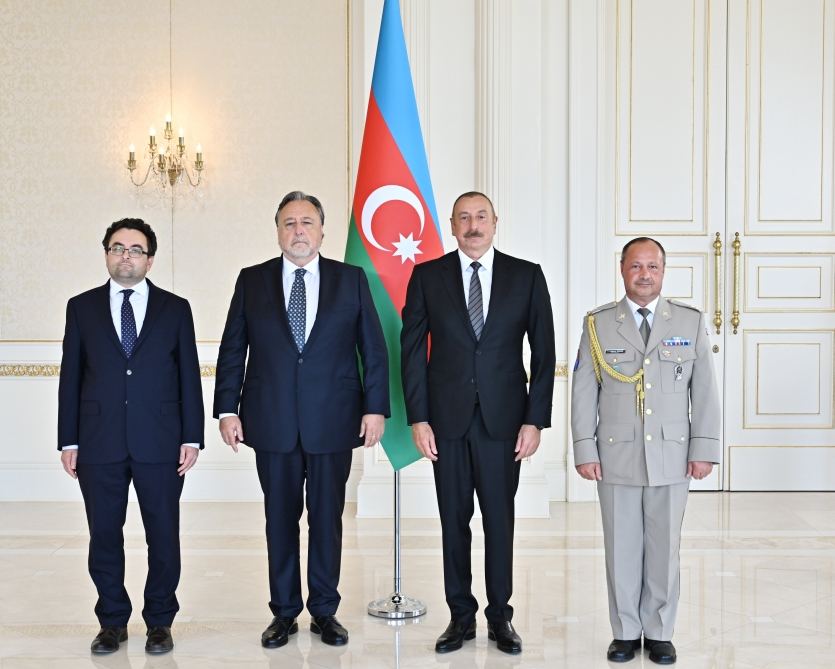 President Ilham Aliyev receives credentials of incoming ambassador of Czech Republic (PHOTO/VIDEO)