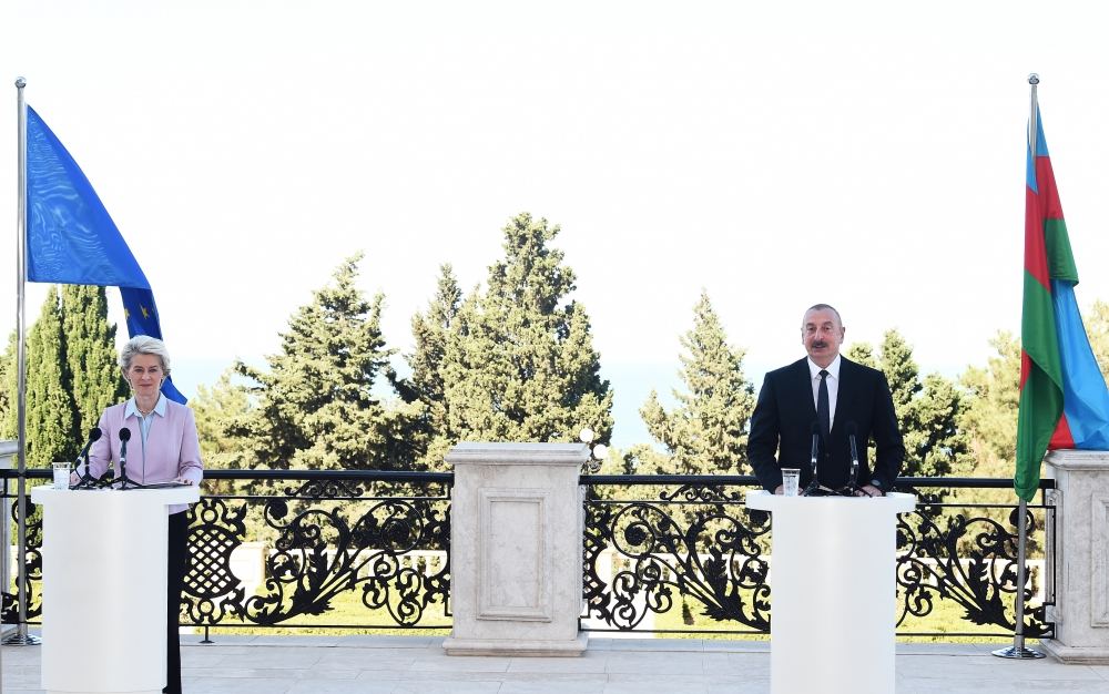 Президент Ильхам Алиев и Президент Европейской комиссии выступили с заявлениями для прессы (ФОТО/ВИДЕО) (версия 2)