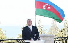 Президент Ильхам Алиев и Президент Европейской комиссии выступили с заявлениями для прессы (ФОТО/ВИДЕО) (версия 2)