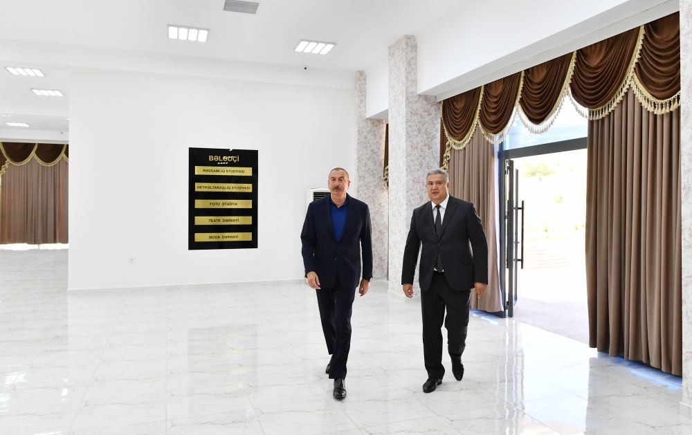 Президент Ильхам Алиев принял участие в открытии Центра юных умельцев и Музея государственных символов в Агсу (ФОТО/ВИДЕО)