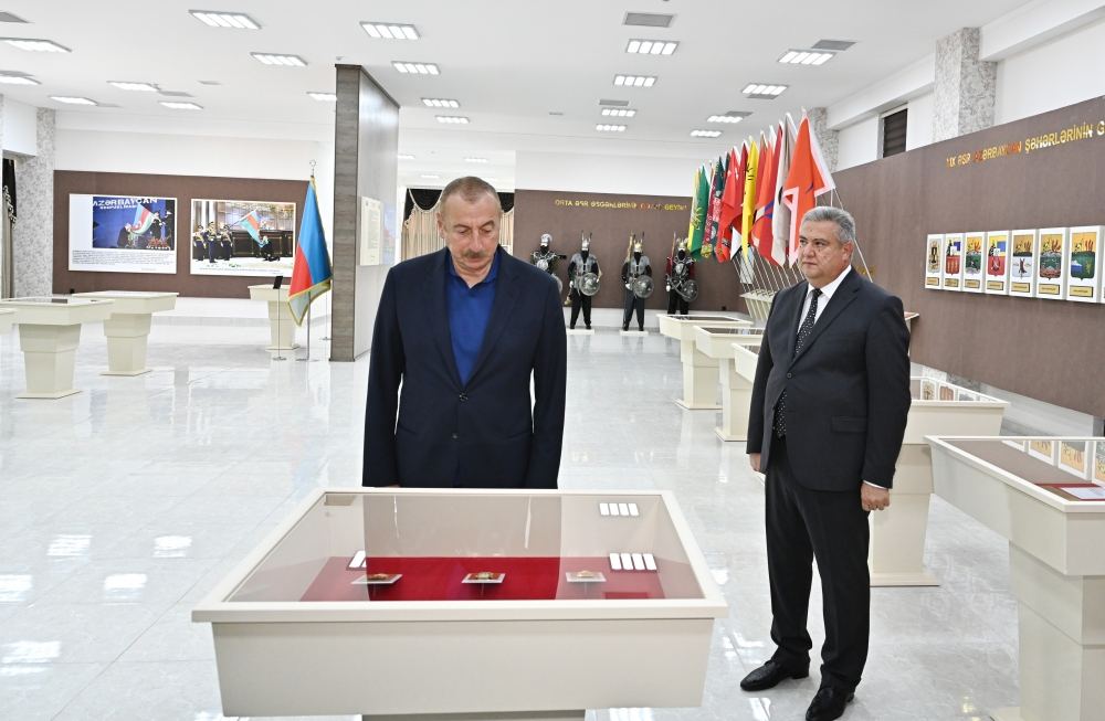 Президент Ильхам Алиев принял участие в открытии Центра юных умельцев и Музея государственных символов в Агсу (ФОТО/ВИДЕО)