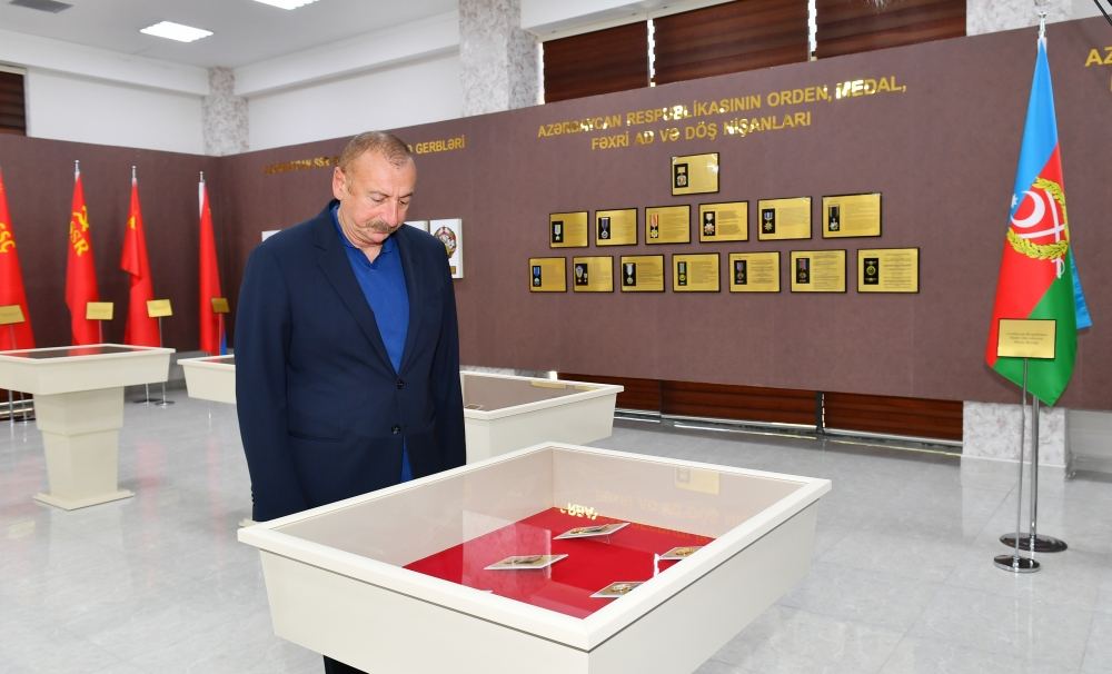 Президент Ильхам Алиев принял участие в открытии Центра юных умельцев и Музея государственных символов в Агсу (ФОТО/ВИДЕО)