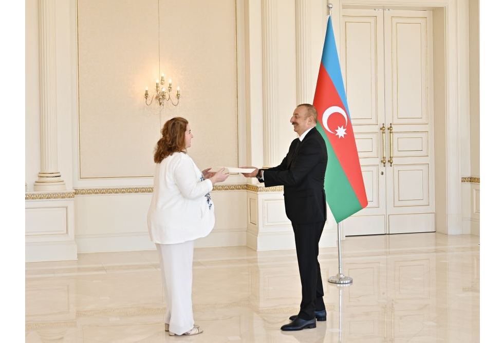 Президент Ильхам Алиев принял верительные грамоты нового посла Аргентины в Азербайджане (ФОТО/ВИДЕО)
