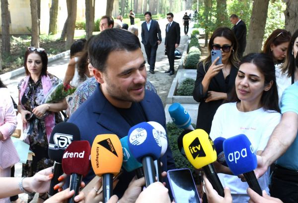 Муслим Магомаев задал такую планку, которая помогает любому артисту -  EMIN