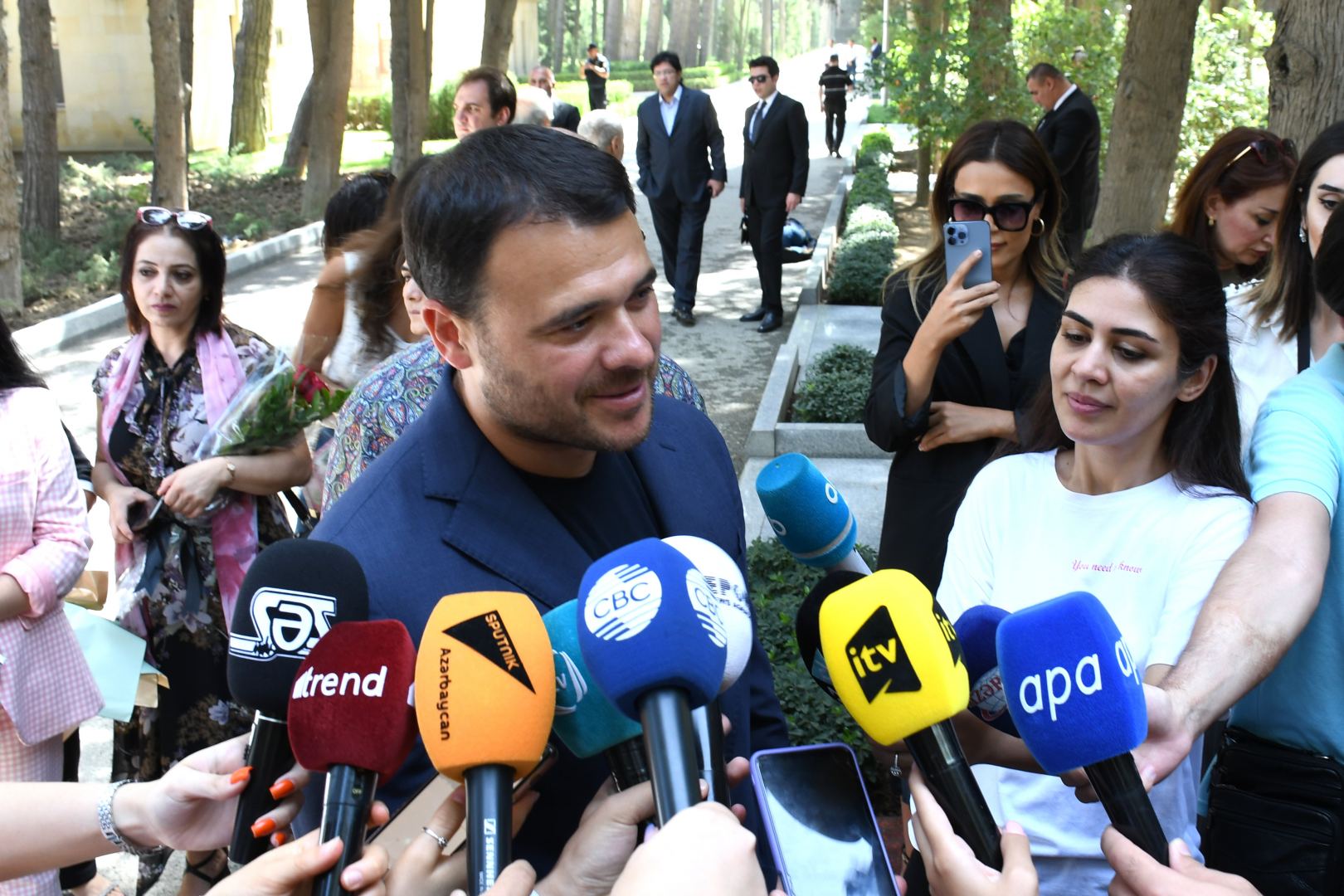 Муслим Магомаев задал такую планку, которая помогает любому артисту -  EMIN
