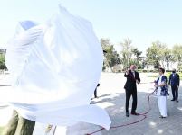 Президент Ильхам Алиев и Первая леди Мехрибан Алиева приняли участие в открытии памятника Муслиму Магомаеву в  Бакинском приморском национальном парке (ФОТО/ВИДЕО)