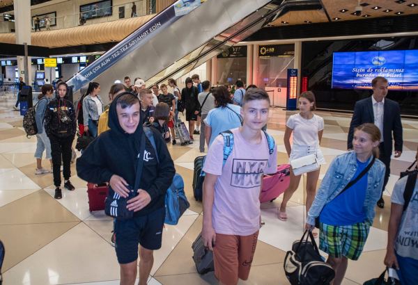 Group of children to undergo rehabilitation in Baku due to situation in Ukraine (PHOTO)