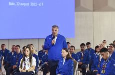 President Ilham Aliyev and First Lady Mehriban Aliyeva met with Azerbaijani athletes who succeeded in 5th Islamic Solidarity Games (PHOTO/VIDEO)