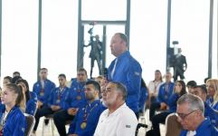 President Ilham Aliyev and First Lady Mehriban Aliyeva met with Azerbaijani athletes who succeeded in 5th Islamic Solidarity Games (PHOTO/VIDEO)