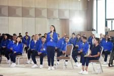 President Ilham Aliyev and First Lady Mehriban Aliyeva met with Azerbaijani athletes who succeeded in 5th Islamic Solidarity Games (PHOTO/VIDEO)