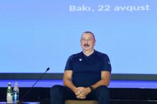 President Ilham Aliyev and First Lady Mehriban Aliyeva met with Azerbaijani athletes who succeeded in 5th Islamic Solidarity Games (PHOTO/VIDEO)