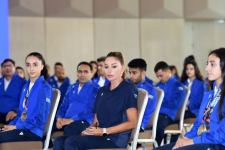 President Ilham Aliyev and First Lady Mehriban Aliyeva met with Azerbaijani athletes who succeeded in 5th Islamic Solidarity Games (PHOTO/VIDEO)