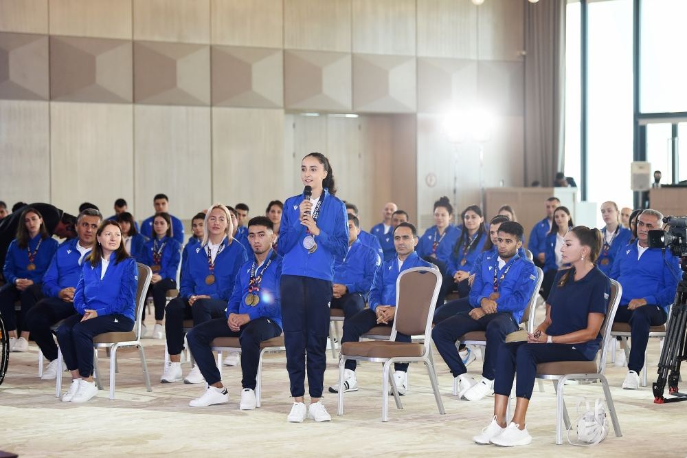 President Ilham Aliyev and First Lady Mehriban Aliyeva met with Azerbaijani athletes who succeeded in 5th Islamic Solidarity Games (PHOTO/VIDEO)